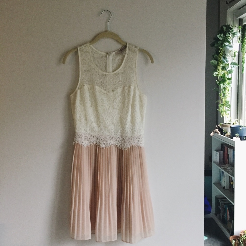 ✨ 3 for $10 moving sale! • lace pleated dress •